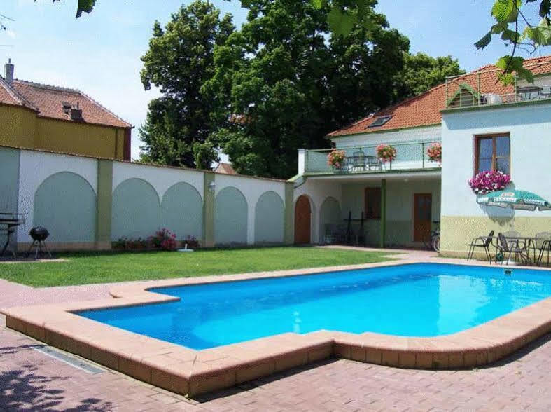 Dolní Dunajovice Penzion Barina מראה חיצוני תמונה